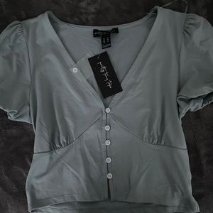 super cute + flattering top